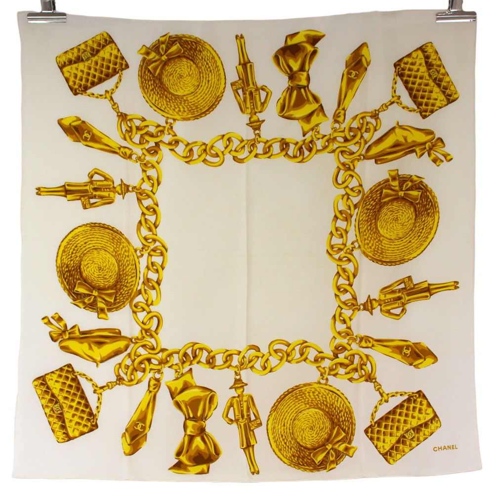 【箱あり】CHANEL　シャネル　スカーフ　ホワイト×イエロー　アクセサリーモチーフ　バッグ　帽子　リボン　ネクタイ　シルク 100％　レディース　メンズ　ユニセックス　プレゼント包装可　ギフト【中古】松前R56号店 24,600円