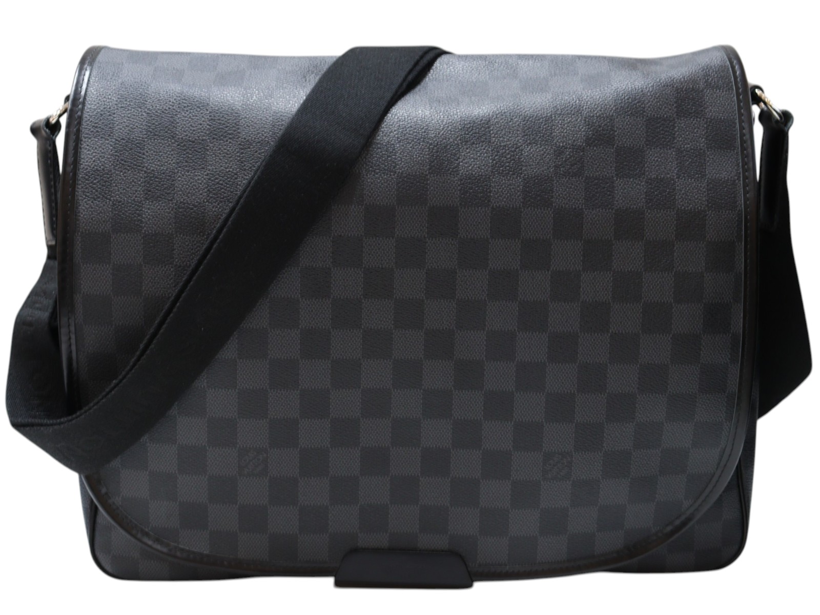 【布袋あり】LOUIS VUITTON ルイ・ヴィトン ダニエルGM ダミエ・グラフィット N58033 ショルダーバッグ 伝達人御徒面子 曲がったがけ 大静電容量 黒いこと×薄墨色 メンズ 定番 一般受け 差し上げ物 差し上げ物荷造り可【中古】松山朝生田店