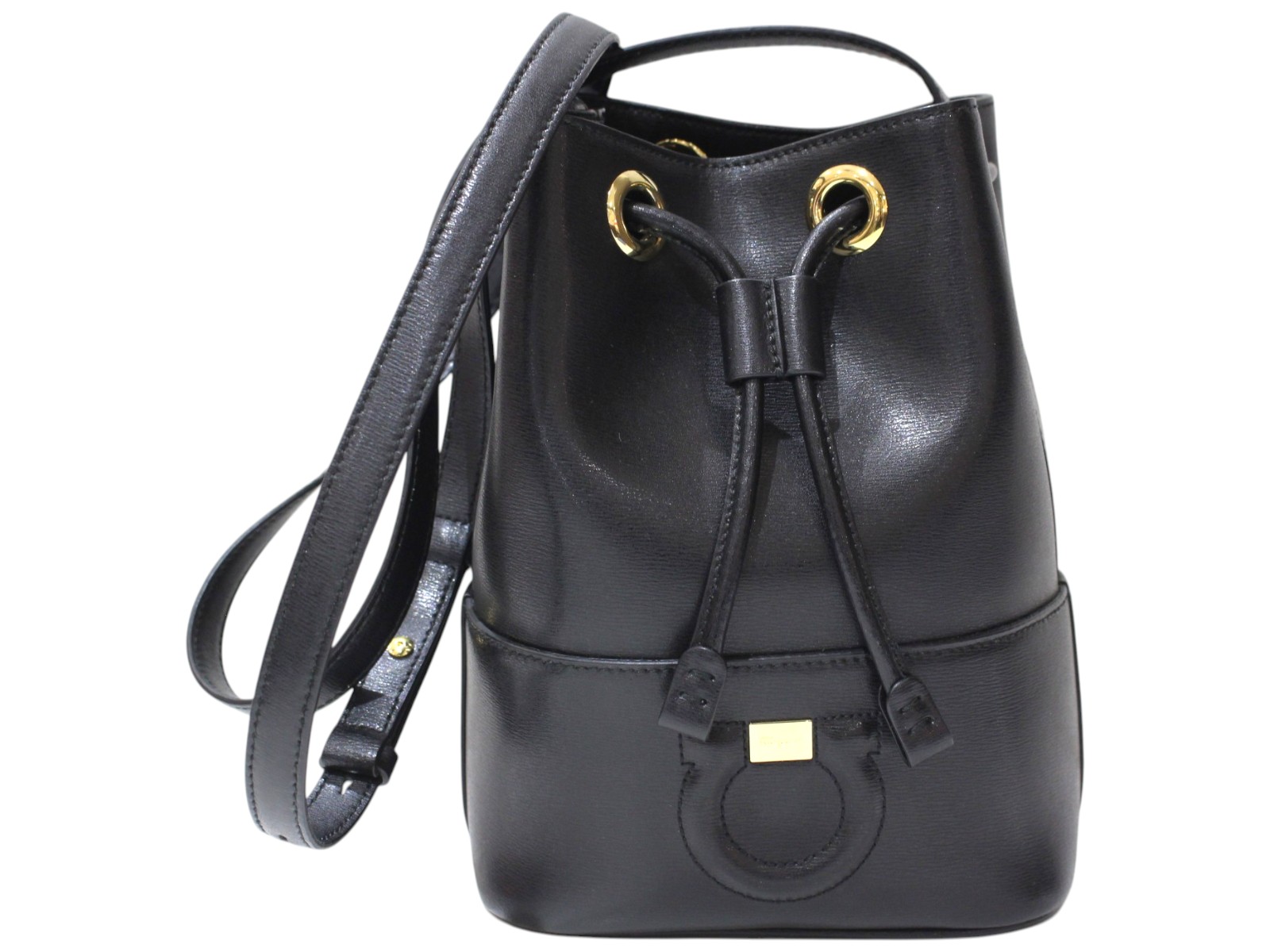 Salvatore Ferragamo　サルヴァトーレ・フェラガモ　ミニバケットショルダーバック　AU-21/H484　ガンチーニ　ブラック　レザー　巾着バッグ　小さい　レディース　ユニセックス　ウィメンズ　人気　ブランド　定番　ギフト　プレゼント包装可【中古】松前R56号店