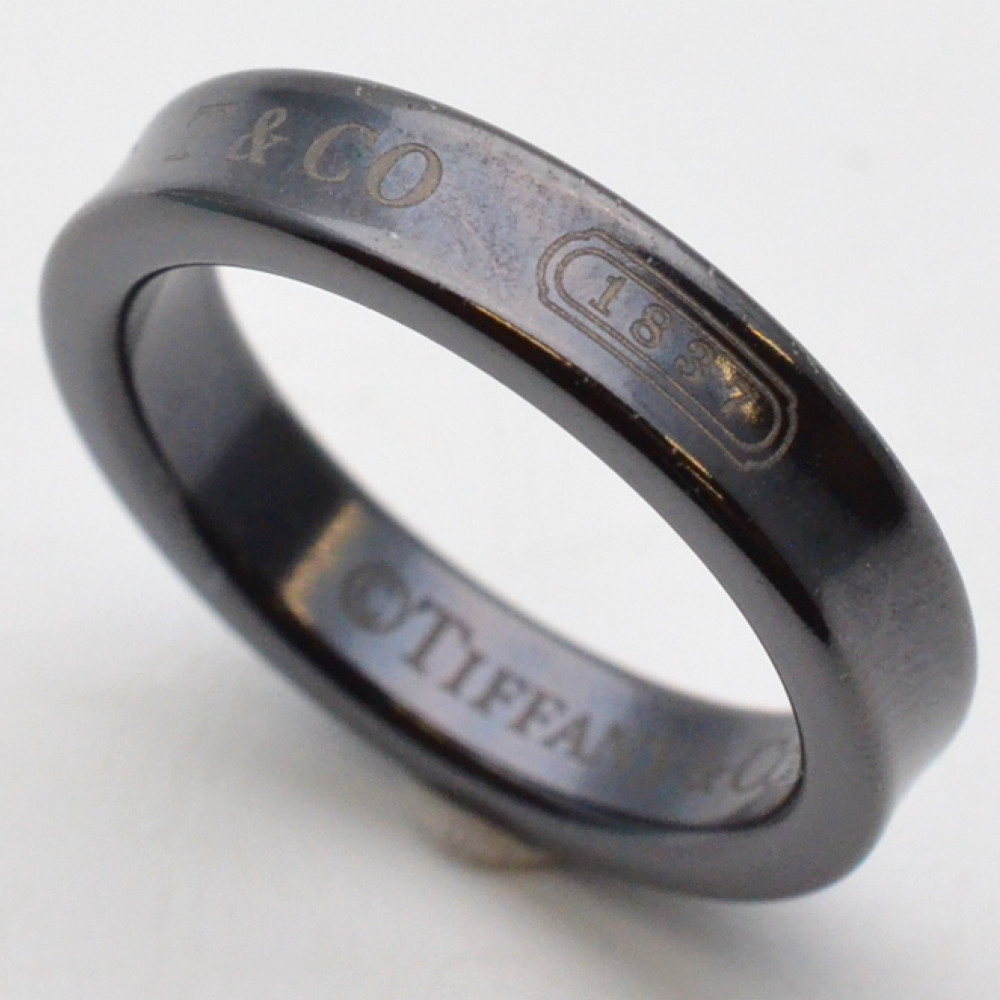 ティファニー 美品 8号 ブラック チタン リング RM2fe ティファニー 美品 8号 ブラック チタン リング RM2fe - メルカリ