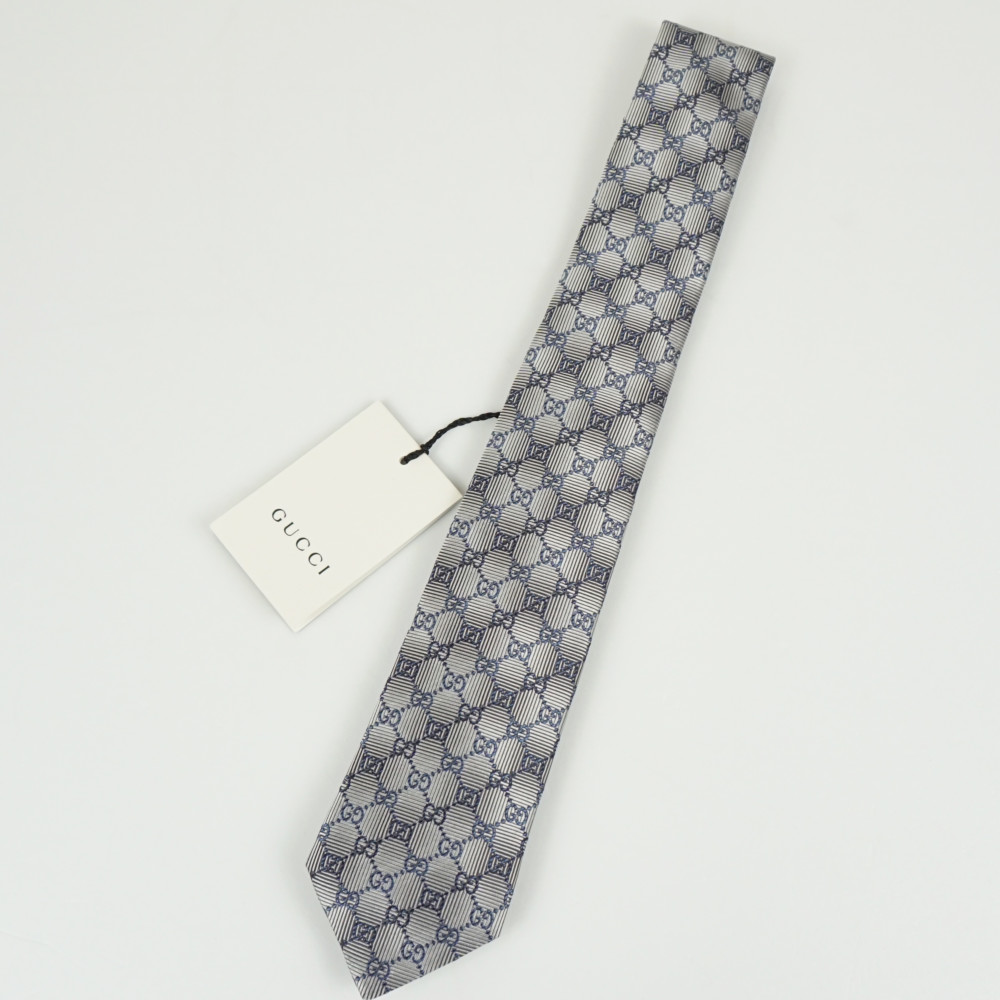 GUCCI　グッチ　408869　GG柄ネクタイ　グレー系　シルクネクタイ　ブランド小物　ビジネス小物　ファッション小物　アパレル　メンズ　【中古】