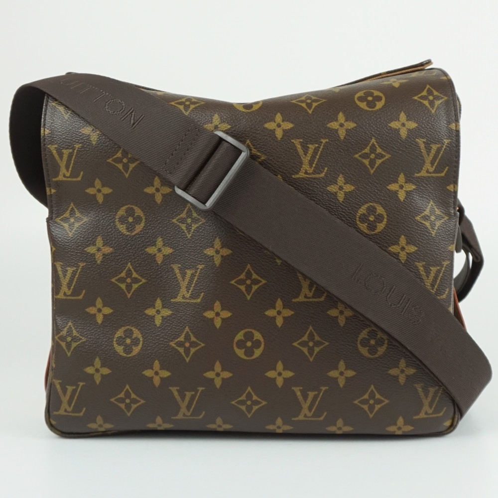 LOUIS VUITTON　ルイヴィトン　M50205　ナヴィグリオ　モノグラム・キャンバス　ブラウン　茶　ショルダーバッグ　肩掛け　斜め掛け　メンズ　レディース　【中古】