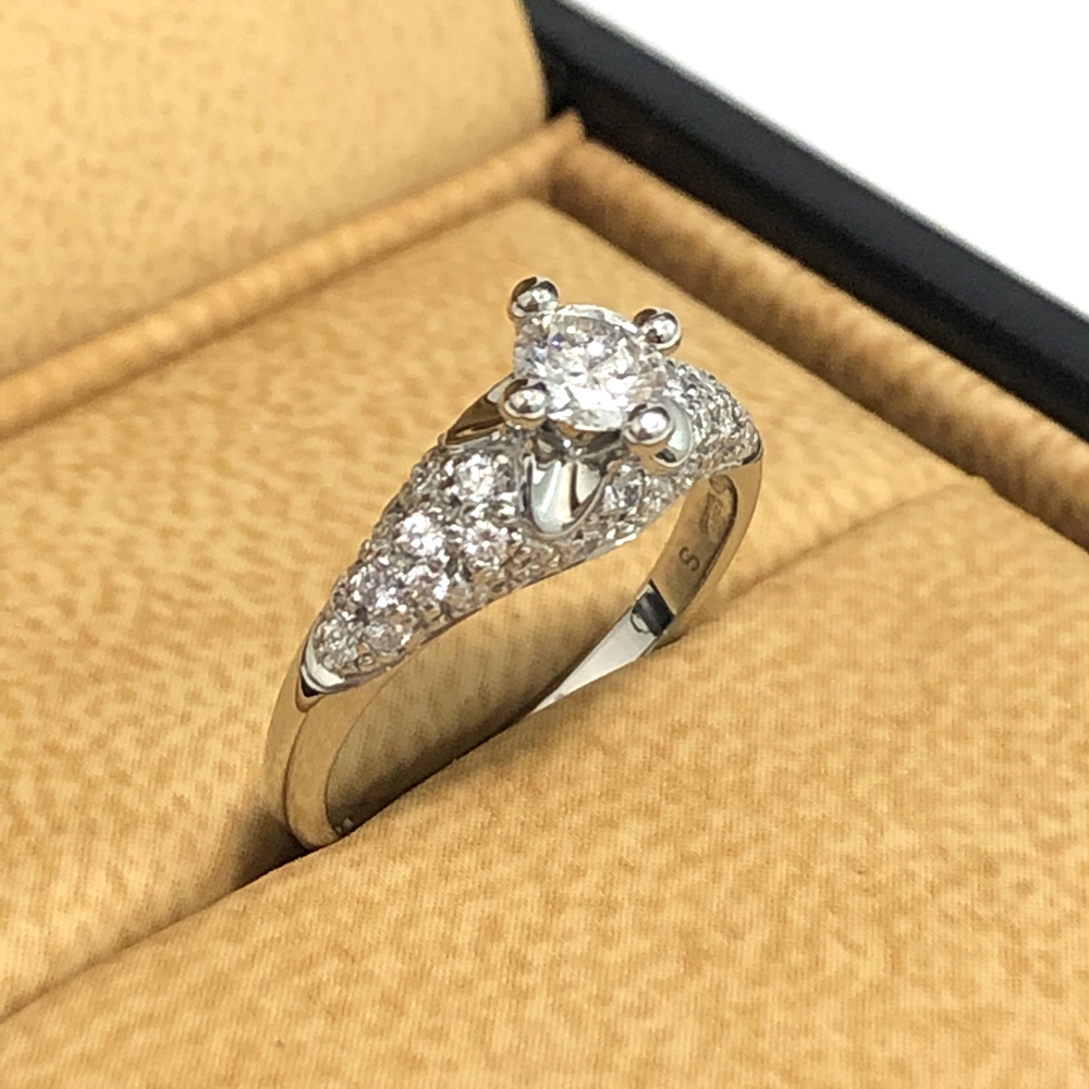 【楽天市場】BVLGARI【ブルガリ】コロナリング ダイヤ 0.3ct 指輪