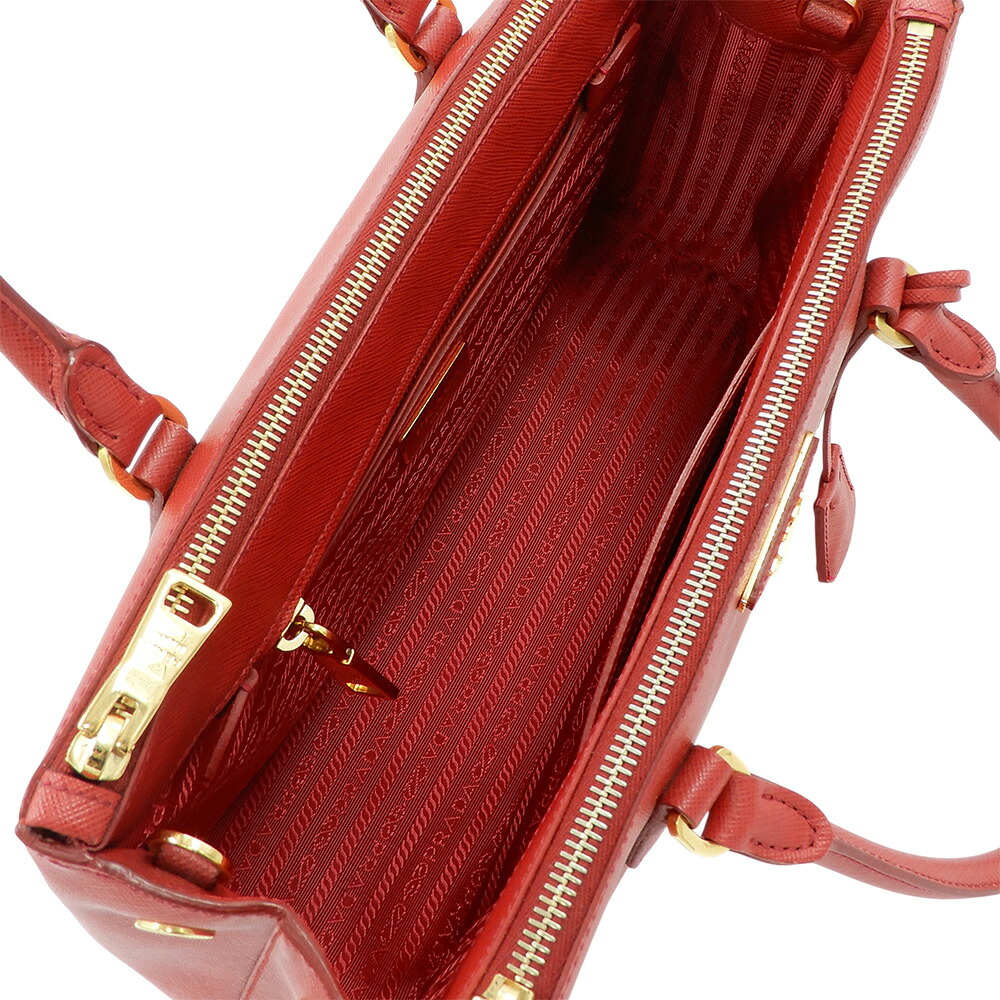 PRADA ガレリア 角スレの状態
