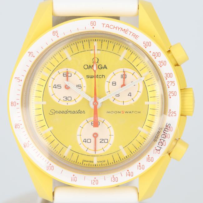 スウォッチ【Swatch】SO33J100 OMEGA&times;Swatch ミッショントゥザサン/MISSION TO THE SUN 腕時計 コラボ イエロー/黄色 イエロー文字盤 バイオセラミック/ベルクロ クロノグラフ スモールセコンド メンズ/男性 ギフト 人気【中古】h｜質屋かんてい局つくば　店