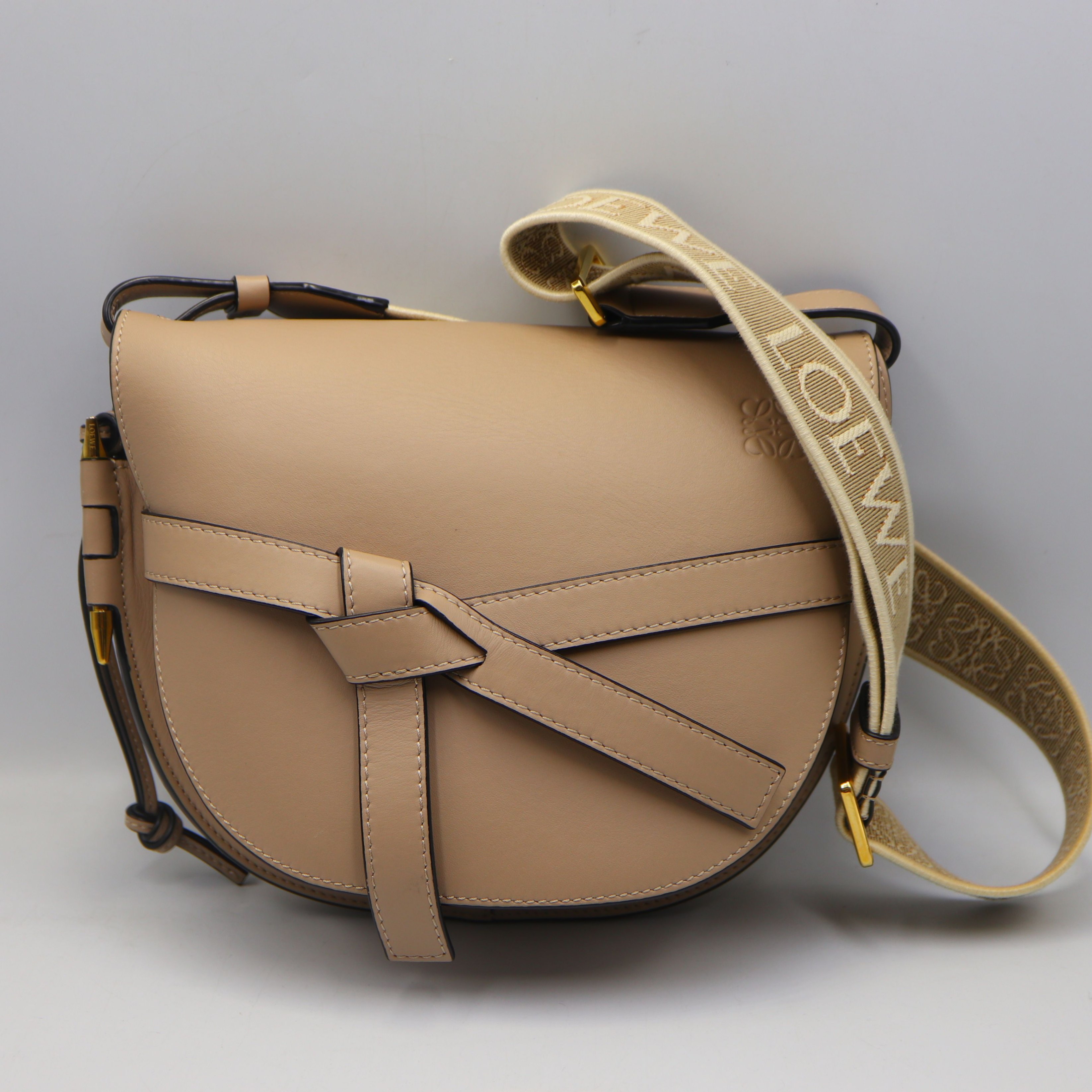 ロエベ【LOEWE】A650T20X40 ゲートデュアルバッグ ショルダーバッグ ベージュ ゴールド金具 レディース/お上さん  ブランド名 差し上げ物 差し上げ物 【中古】i