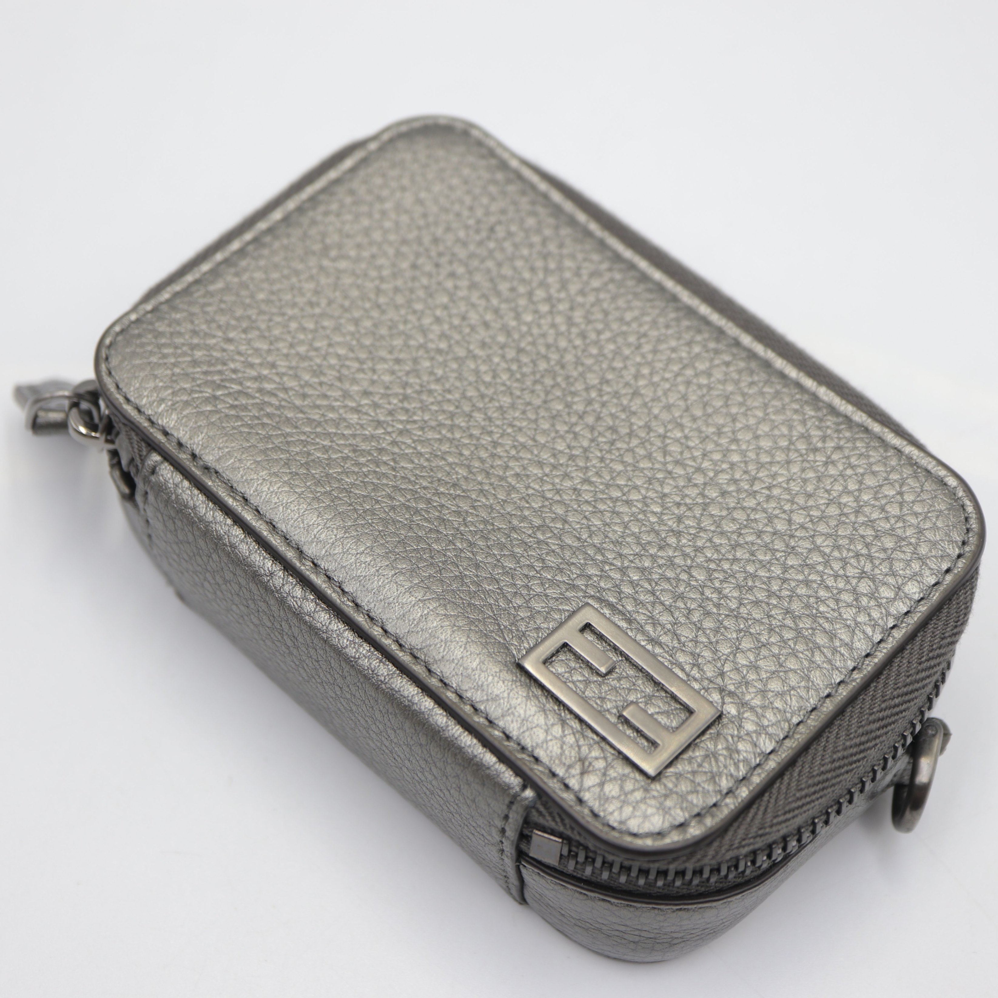 フェンディ【FENDI】7M0344 ミニ肩先 ミニ 写真機御徒面子 しろがね色系 なめし革 ユニ一発やる クロスボディバッグプレゼント 差し上げ物【中古】t
