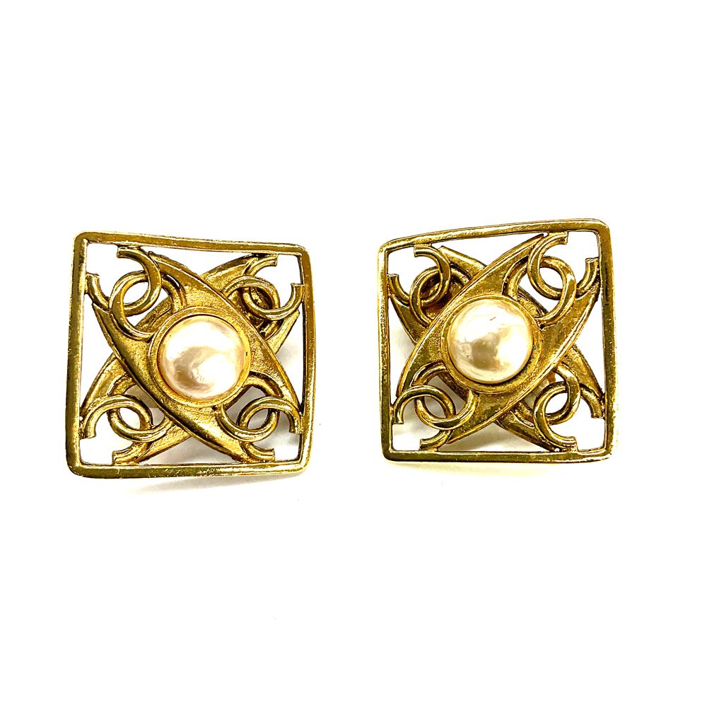 N 【中古】【CHANEL】シャネル　イヤリング　パール　ゴールドカラー　ゴールドメッキ　GP　レディースイヤリング　ブランドアクセ　ヴィンテージ　両耳用　質屋かんてい局那須塩原店★R2500743