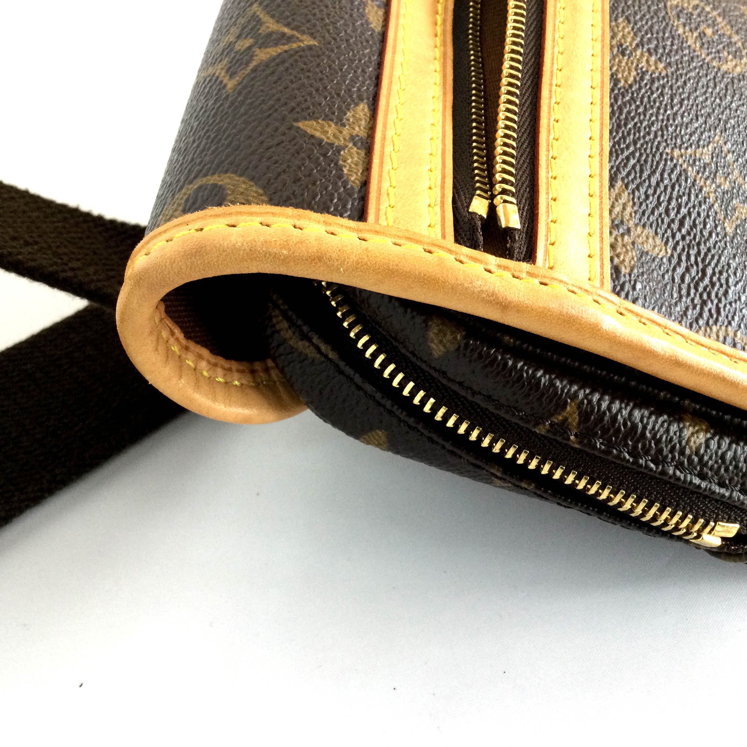 T【中古】LOUISVUITTON【ルイ・ヴィトン】バムバッグ・ボスフォールM40108モノグラムクロスボディバッグブラウンオシャレ普段使い定番人気プレゼント【かんてい局戸祭店】22-13-t