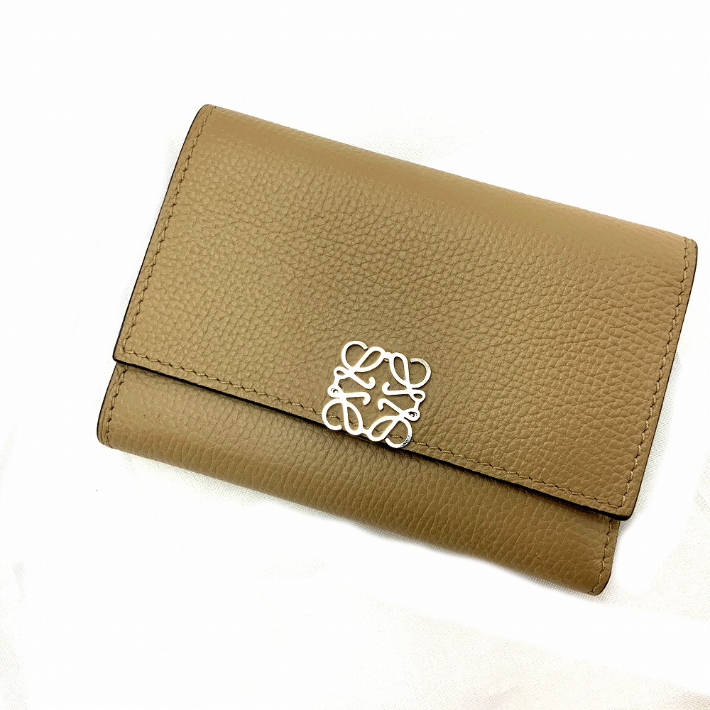 O【LOEWE】C821S33X07  アナグラムバーティカルウォレット 3つ折り紙入れ 紙入れ パウダーコンパクト 引っかかり レディース メンズ 成人男性 成人女性  ベージュ 【ロエベ】【一六銀行かんてい局小山店】T25-2109o-h