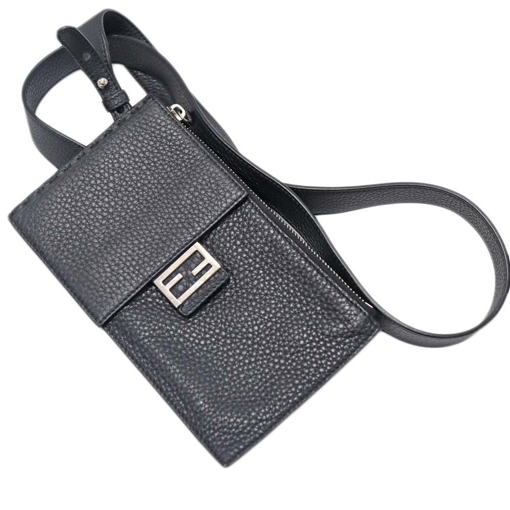 FENDI FFロゴ ショルダーバッグ FENDI FFロゴ ショルダーバッグ