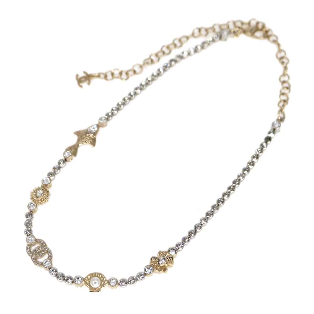 CHANELシャネル革チョーカーブラウン Silky shades of bitter chocolate and a timeless Chanel classic