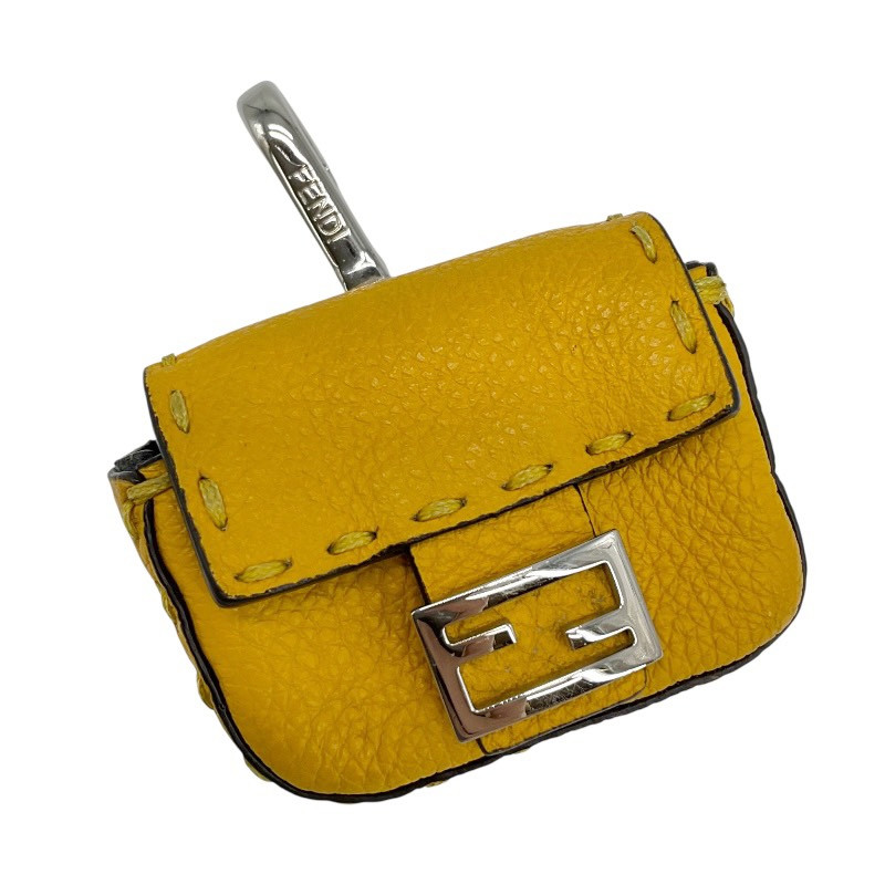 新品未使用FENDIフェンディバケットチャームAirPods Proケース 新品未使用FENDIフェンディバケットチャームAirPods Proケース 中古