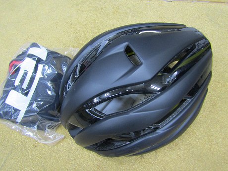 MET 金兜 TRENTA ミップス トレンタ MIPS [黒いこと/マットグロッシー・レッドメタリック/グロッシー・オリーブイリディセント/引っ敷き・白いこと黒いこと/マットグロッシー・ブルーメタリック/グロッシー・グレーイリディセント/引っ敷き]