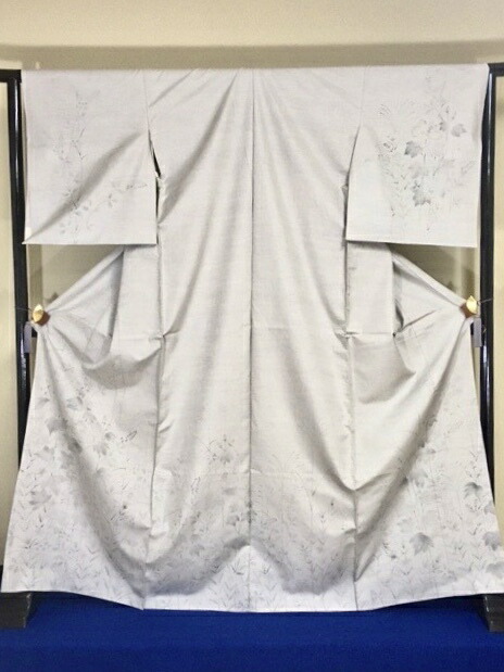 764-送料無料　紬訪問着　手描き訪問着　絵羽紬　グレー地墨絵秋草柄　仮絵羽仕立て 新品未仕立て品　絹100% お食事や観劇 パーティなどにも！ 58,800円