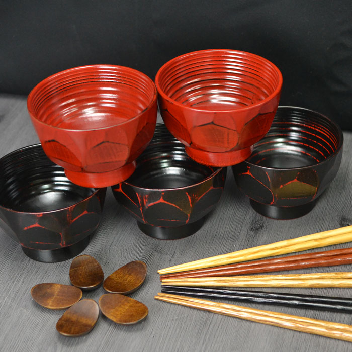 輪島塗　木製真塗四つ椀（小丸椀）　５客　木箱入 輪島塗 木製真塗四つ椀（小丸椀） 5客 木箱入 輪島塗木製