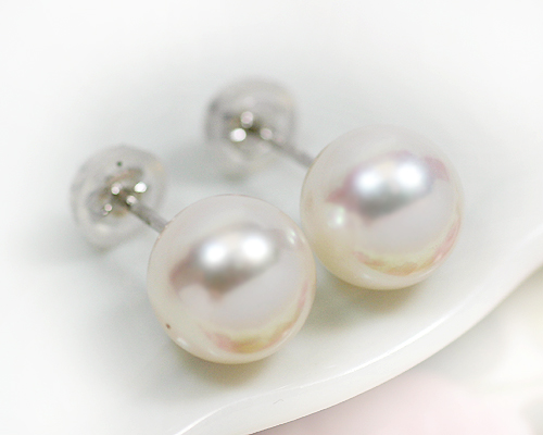 【楽天市場】ロングセラーの人気の本真珠ピアス。フォーマルだけでなくカジュアルにも使える応用範囲の広い存在感。アコヤ本真珠のクラス感漂う、上品な