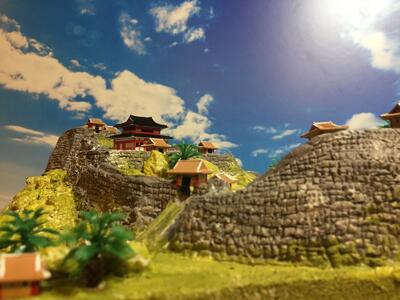 [完成品］勝連城　(うるま市勝連南風原）　ケース付き　ミニサイズ　世界遺産　琉球　続日本100名城　　日本の城　お城　ジオラマ　模型　プラモデル　城郭模型｜お城のジオラマ鍬匠甲冑屋