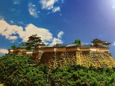 [完成品］彦根城（彦根市金亀町）　ケース付き　ミニサイズ　日本100名城　国宝　日本の城　お城　ジオラマ　模型　プラモデル　城郭模型｜お城のジオラマ鍬匠甲冑屋