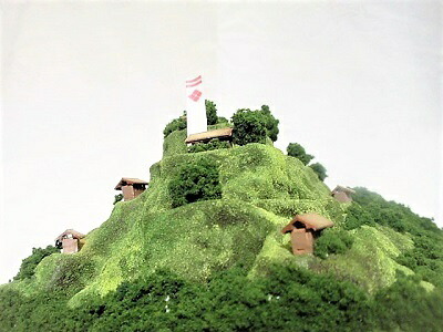 [完成品]　白山城（韮崎市神山町鍋山）　ケース付き　ミニサイズ　風林火山　武田信玄ゆかりの城　日本の城　お城　ジオラマ　模型　プラモデル　城郭模型｜お城のジオラマ鍬匠甲冑屋