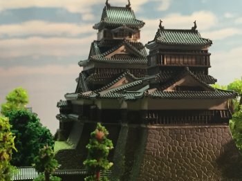 [完成品] 熊本城（熊本市本丸町）　1/700　天守閣周辺のみ　ケース付き　ミニサイズ　加藤清正　日本の城　日本100名城　お城　ジオラマ　模型　プラモデル　城郭模型　フジミ｜お城のジオラマ鍬匠甲冑屋