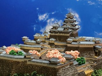 楽天市場】[完成品] 姫路城 1/380 天守閣周辺のみ コレクションケース付き ライトアップ (兵庫県姫路市本町） 世界遺産 国宝 日本100名城  日本の城 お城 ジオラマ 模型 プラモデル 城郭模型 童友社 DX : お城のジオラマ鍬匠甲冑屋