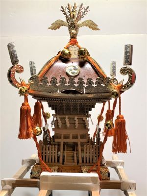 楽天市場】[完成品] 江戸神輿1/8 黒塗り紫紐(茶塗り赤紐)童友社 神輿