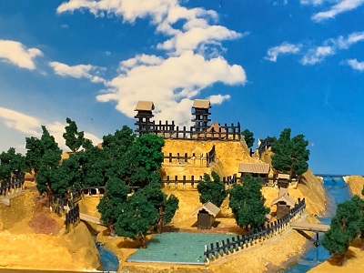 [完成品］竹中城（甲賀市甲南町新治）　ケース付き　ミニサイズ　　日本の城　お城　ジオラマ　模型　プラモデル　城郭模型｜お城のジオラマ鍬匠甲冑屋