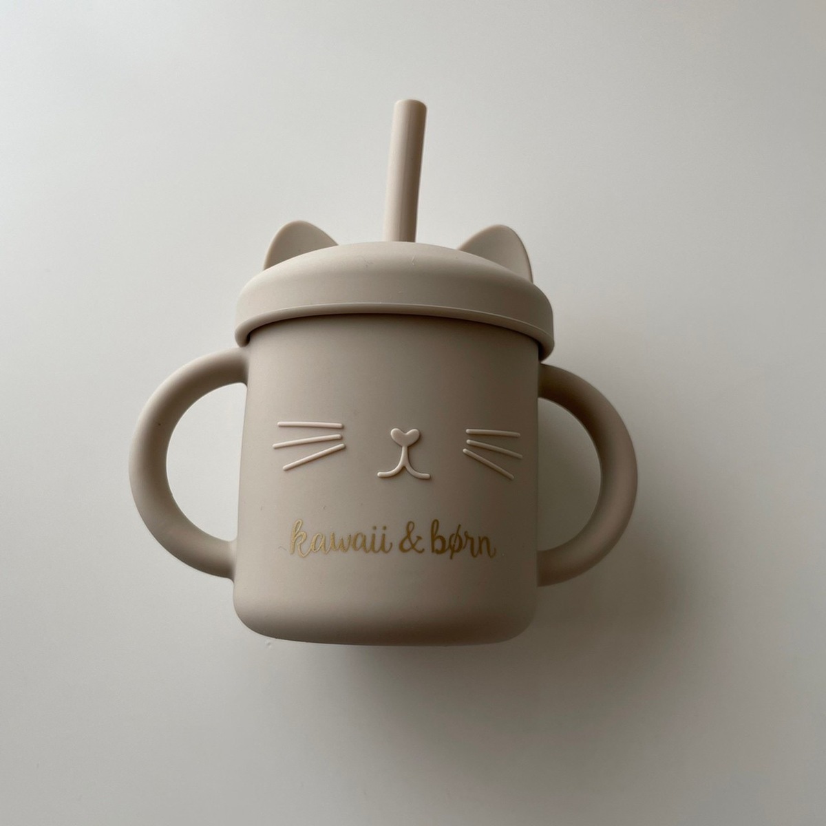 【送料無料】★レビューキャンペーン実施中★シリコンストローマグkawaiiborn食洗器対応オリジナルストローマグ赤ちゃんネコちゃん持ち運び子供服kawaiiZOUねこマグ韓国ベビー用品こぼれにくい保存容器ストロー練習こぼれ防止出産祝い