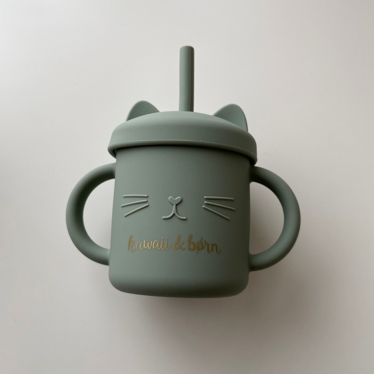 【送料無料】★レビューキャンペーン実施中★シリコンストローマグkawaiiborn食洗器対応オリジナルストローマグ赤ちゃんネコちゃん持ち運び子供服kawaiiZOUねこマグ韓国ベビー用品こぼれにくい保存容器ストロー練習こぼれ防止出産祝い