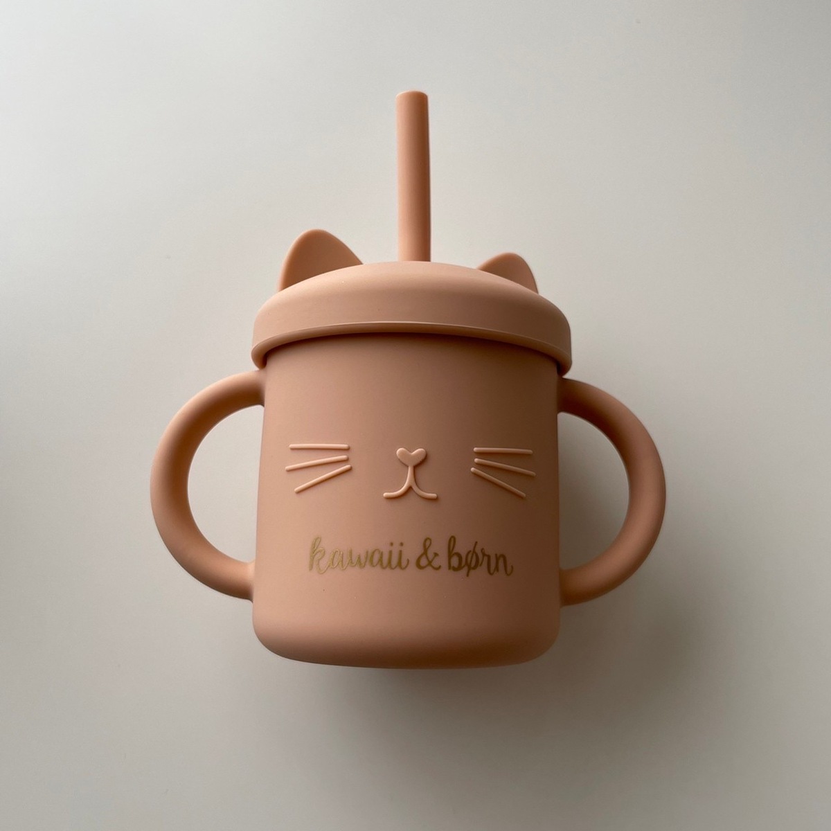 【送料無料】★レビューキャンペーン実施中★シリコンストローマグkawaiiborn食洗器対応オリジナルストローマグ赤ちゃんネコちゃん持ち運び子供服kawaiiZOUねこマグ韓国ベビー用品こぼれにくい保存容器ストロー練習こぼれ防止出産祝い
