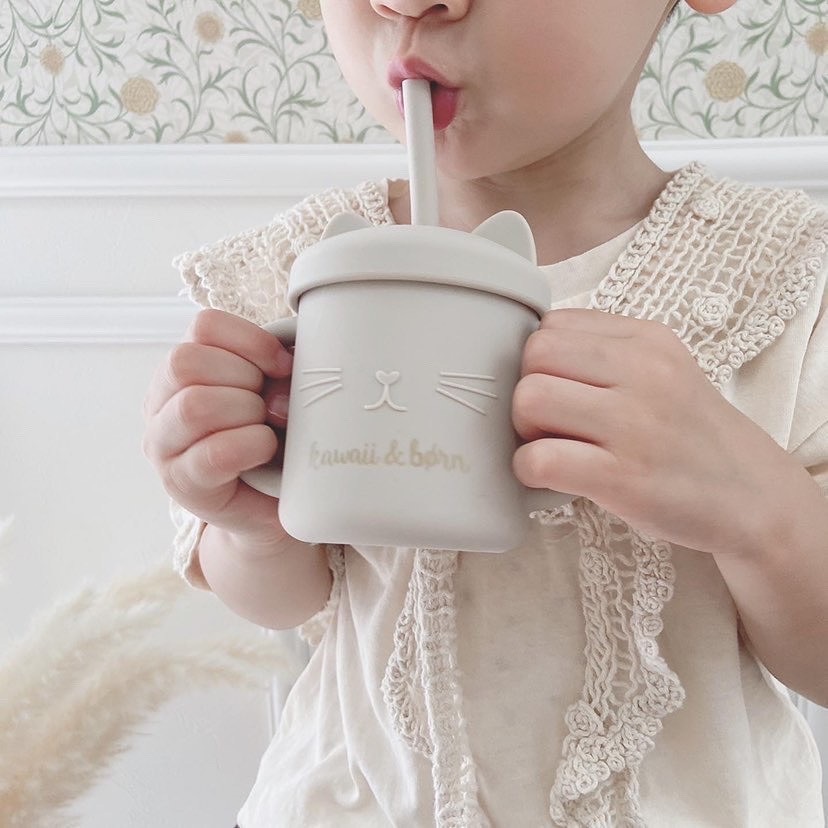 【送料無料】★レビューキャンペーン実施中★シリコンストローマグkawaiiborn食洗器対応オリジナルストローマグ赤ちゃんネコちゃん持ち運び子供服kawaiiZOUねこマグ韓国ベビー用品こぼれにくい保存容器ストロー練習こぼれ防止出産祝い