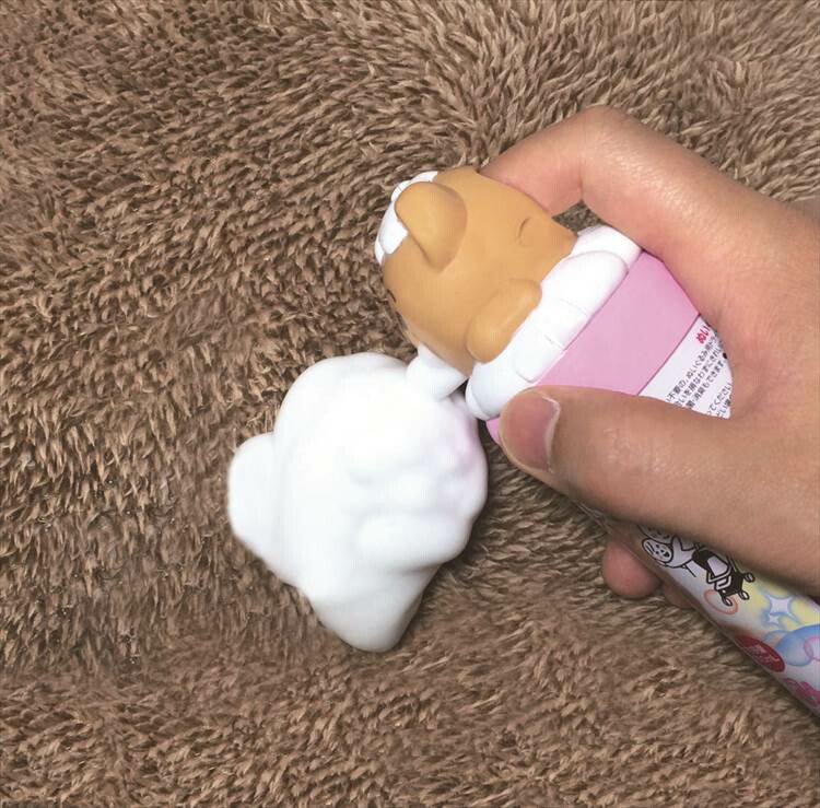 楽天市場 ぬいぐるみシャンプー 150ml せっけん成分 除菌 消臭 そのまま使える すすぎ不要 合成界面活性剤不使用 弱アルカリ性 ふき取るだけ ぬいぐるみ チャイルドシート ベビーカー ソファーにも アイデア 便利 日本製 ラッピング対象外 川端滝三郎商店