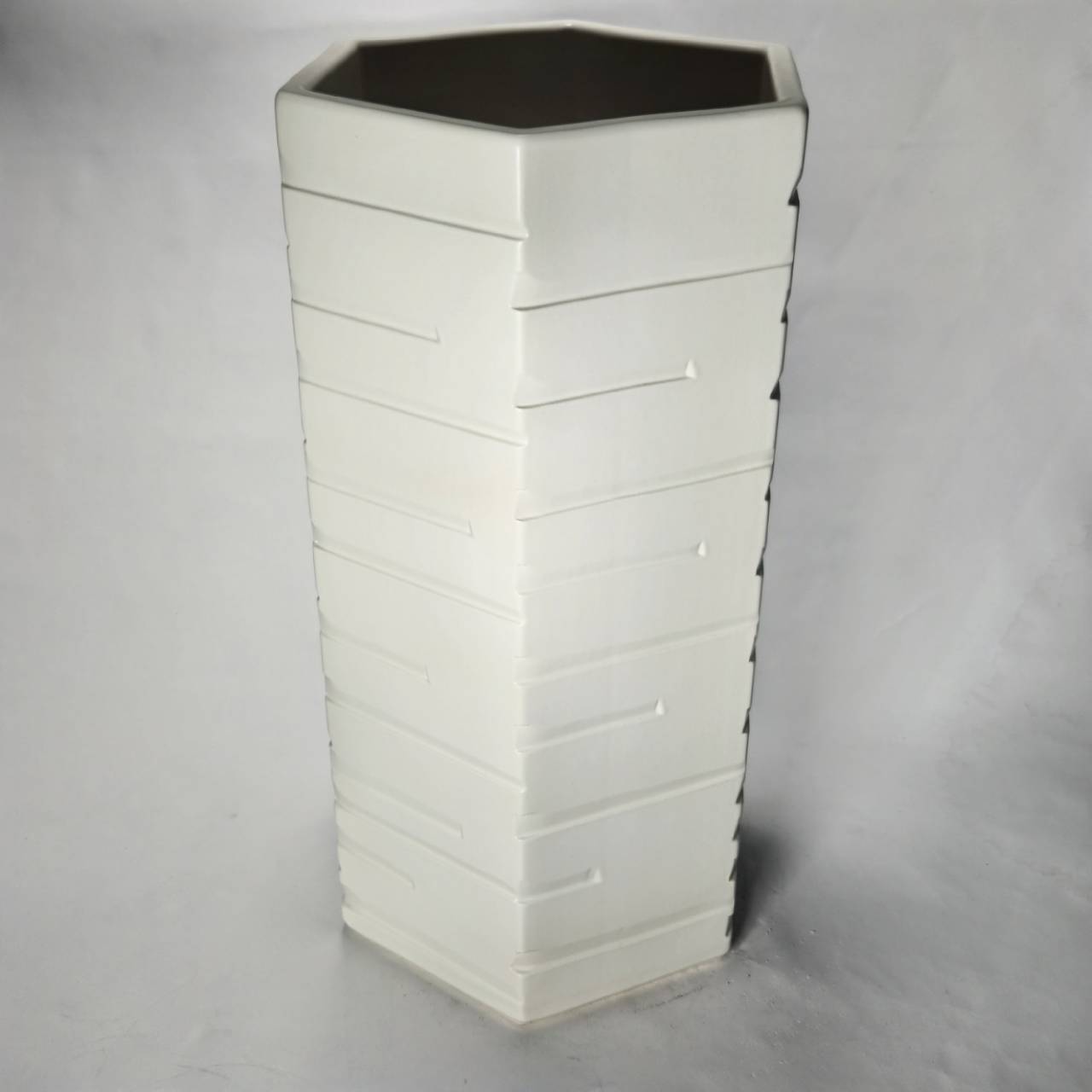 【傘立 陶器】ホワイトマット六角傘立 (信楽焼き・陶器・傘立て ・梅雨・玄関・収納・和風・おしゃれ・日本製)|風の水琴工房 信楽焼き陶器専門店