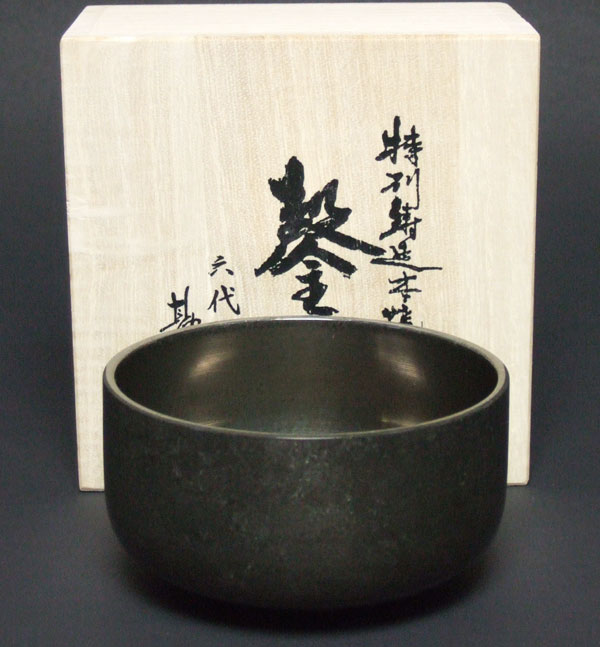 【百貨店SALE P5倍+引き換え証】仏具 『勘三郎りん うす色たま物 2.5寸』[仏壇] [おりん] [鈴] [鐘] [かね] [カネ] [チーン] [ちーん] (お覚悟 覚悟 法要 法事 おリン 仏壇用 仏壇装置 仏事 仏事用 仏具装置)