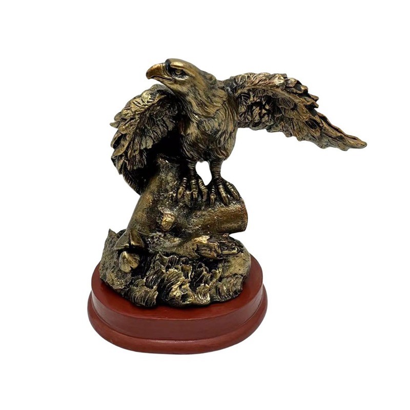 楽天市場】＼特典あり／黄楊一木彫り 勝利の鷹[木彫り 鷹 置物