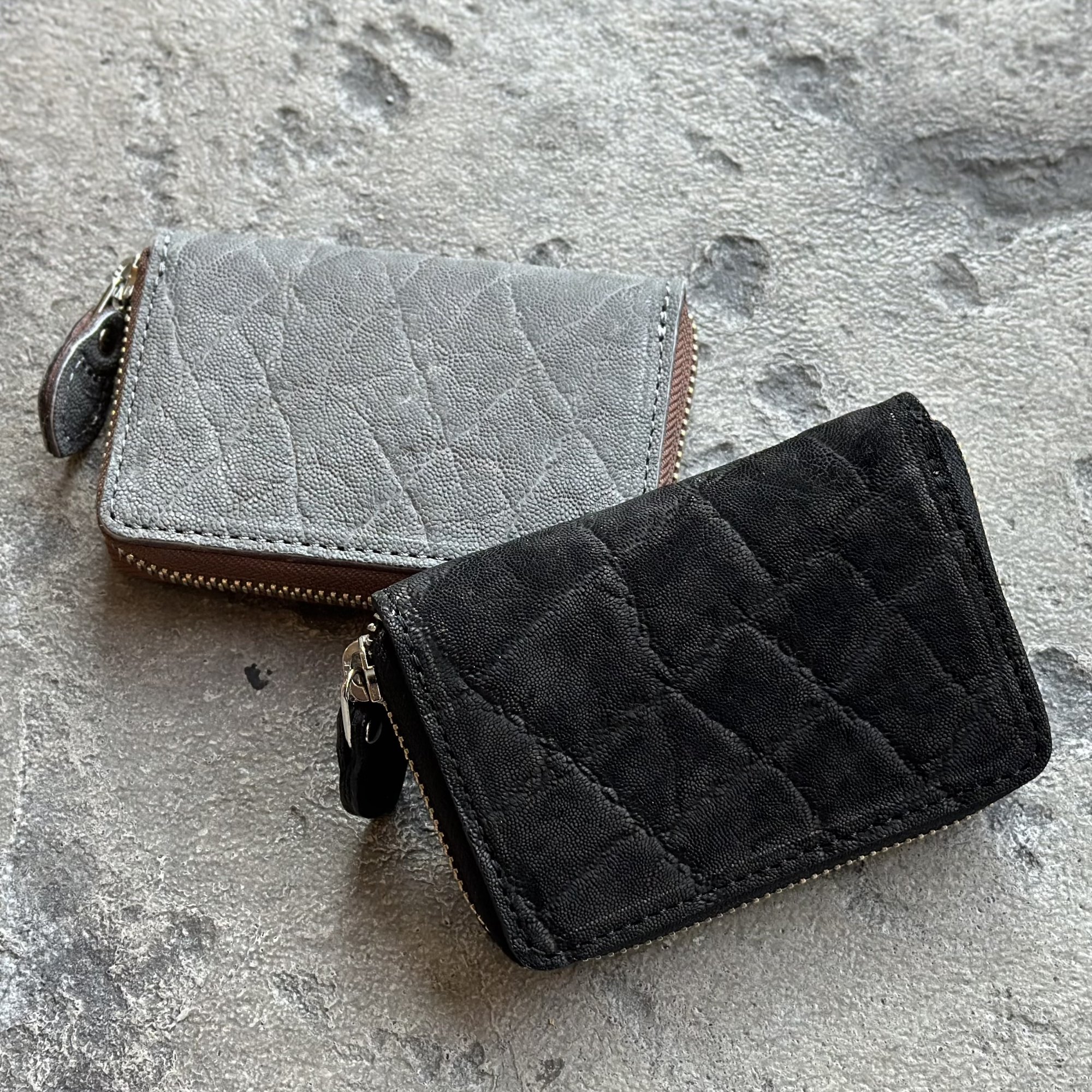 【KC,s】ケーシーズ ミニウォレット ラウンドジップ エレファント KIB228 ミニ財布 コンパクトウォレット ラウンドファスナー 象革 本革 メンズ レディース おしゃれ ブランド 大容量 カード入れ お札入れ 小銭入れ グレー ブラック 灰色 黒 日本製 片手サイズ｜KC.s Trading Post
