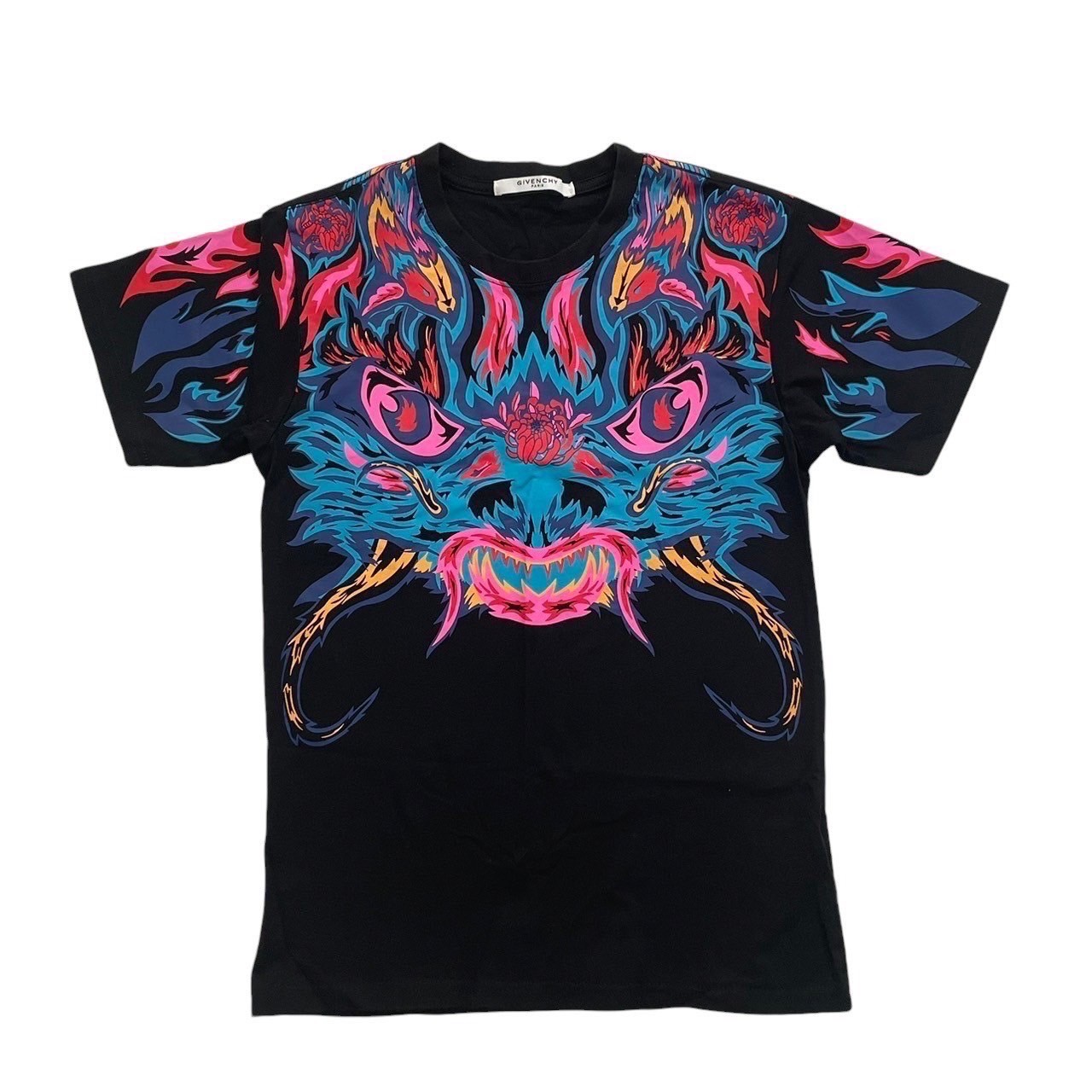 「中古」GIVENCHY ジバンシー 半袖プルオーバー 黒 マルチ色合い 服プルオーバー トップス カットソー お召しもの ロゴタイプ 火竜柄 綿 M大きさ メンズ