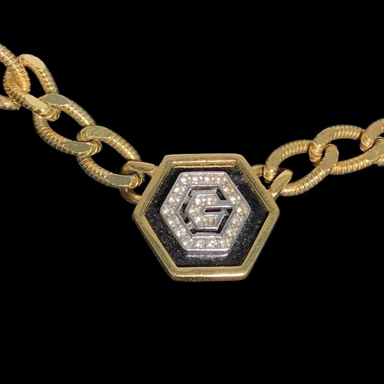 「中古」GIVENCHY ジバンシー ネックレス アクセサリー ジュエリー ゴールド ラインストーン Gマーク ワンポイント ゴージャス レディース｜総合ブランドリユースClimb