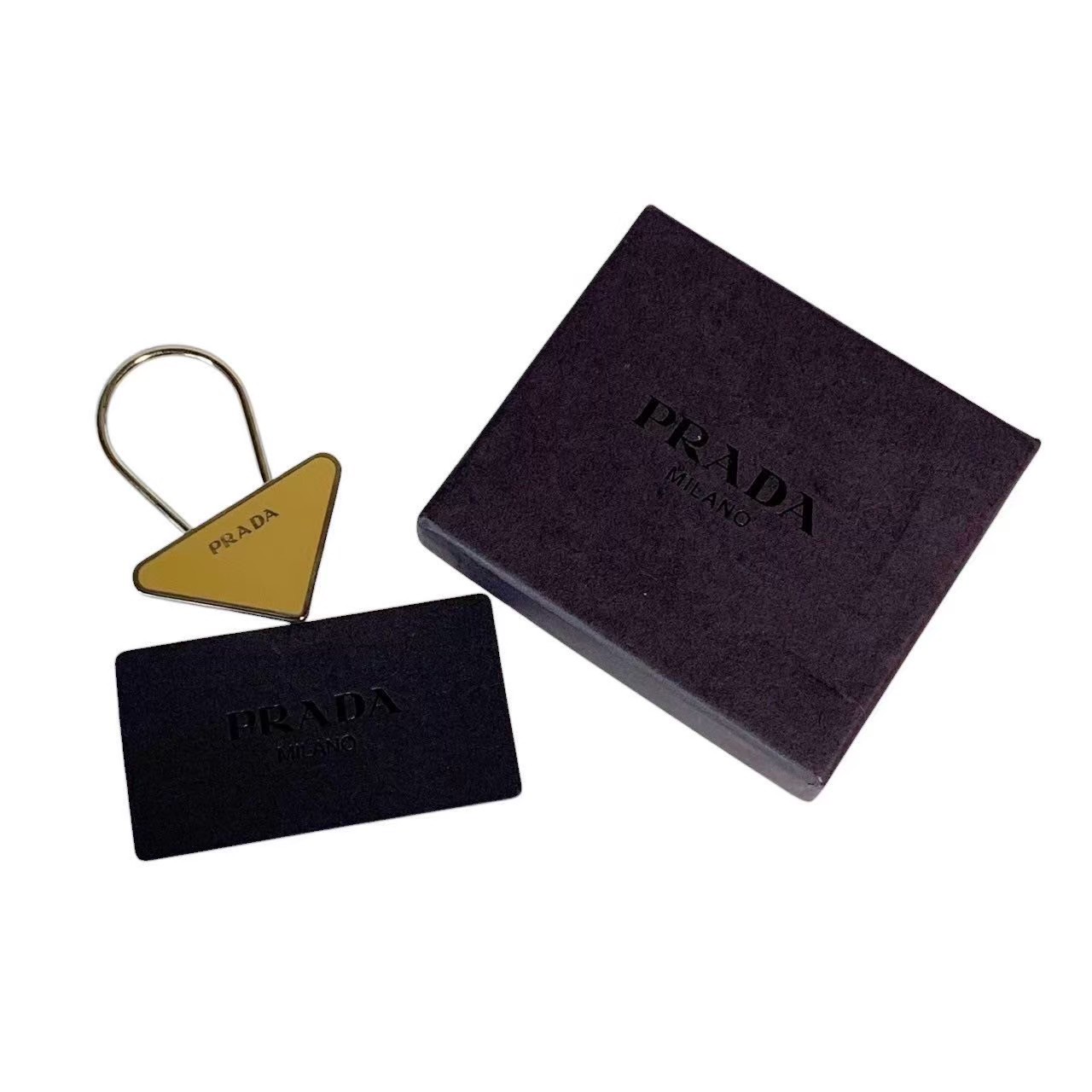 「中古」PRADA プラダ M713 チャーム キーホルダー 小物 ハイブランド シルバー ベージュ スチール ホーロー イタリア製 保存箱付き レディース