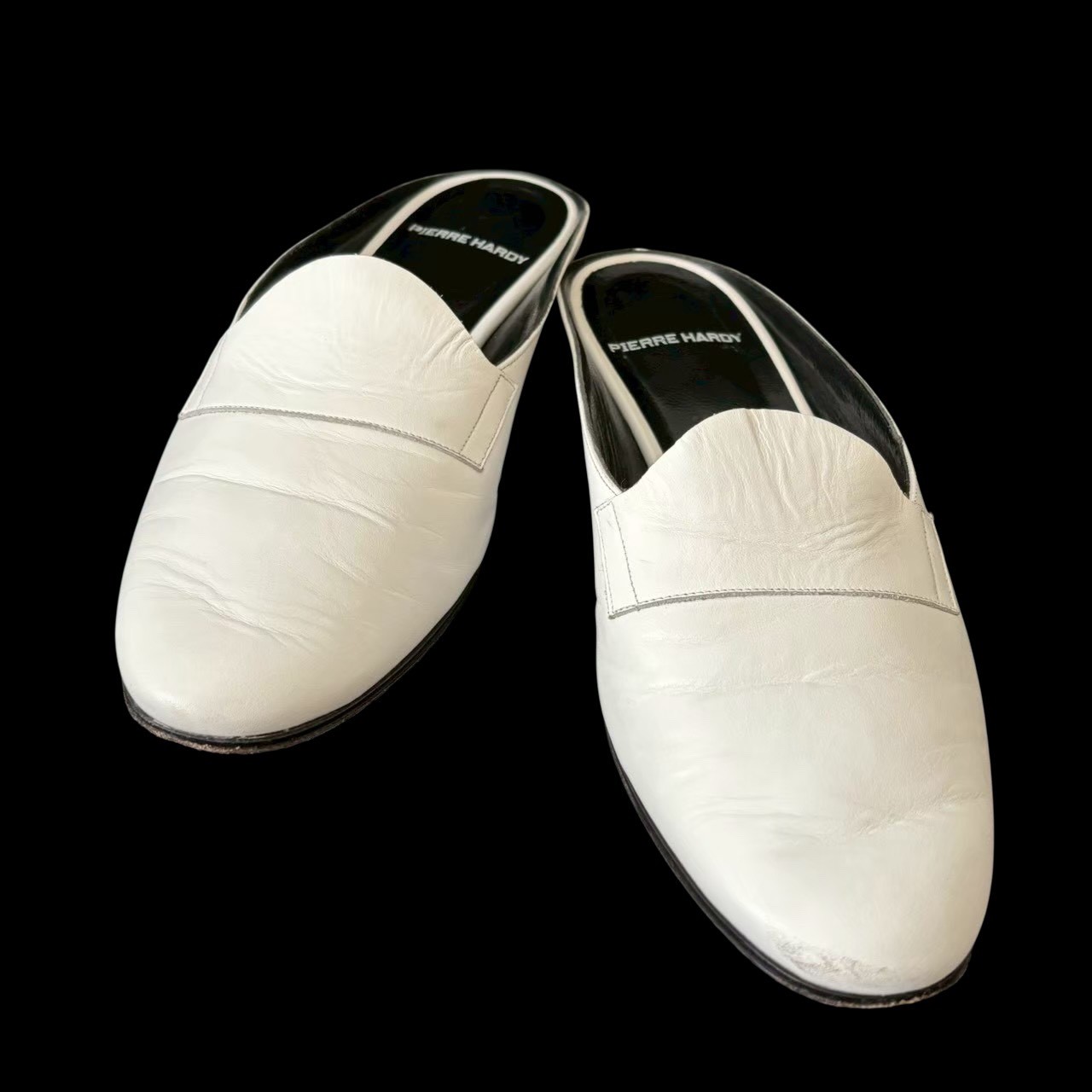 ［中古］PIERRE HARDY ピエールハーディ KC07-36 通貨価値85,000 牛皮 36 靴 シューズ スリッポン 白 白いこと 黒 黒いこと 一本調子 モノクロ ブランド名 なめし革 箱 保護すること袋 メンズ 春 秋