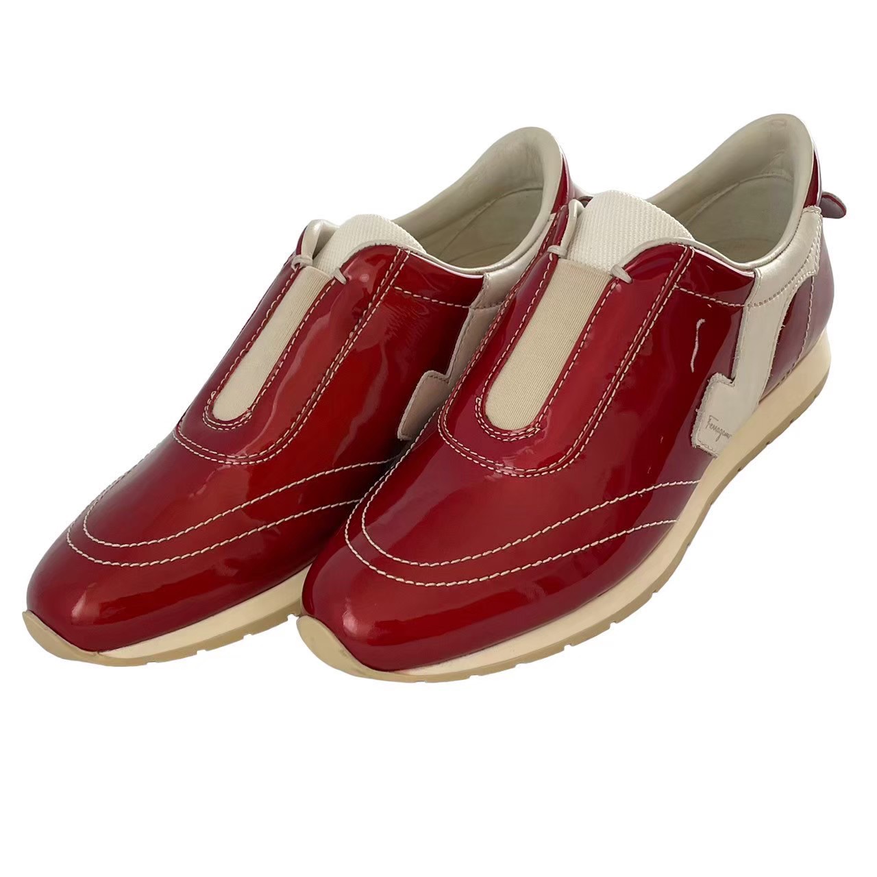 ［中古］Salvatore Ferragamo サルバトーレフェラガモ フェラガモ 靴 シューズ スリッポン なめし革シューズ エナメル SJ1485 赤いこと ベージュ 22.5糎 大きさ５ D 無地 個人的特徴的 光輝感 レディース