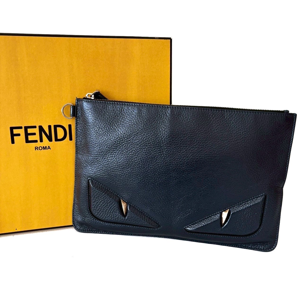 ［中古］FENDI フェンディ 7N0078 バッグバグズ 異類異形 クラッチペダル御徒面子 二つ目御徒面子 クラッチペダルポシェット なめし革 スタッズ 米国海軍 メンズ流行り物 御徒面子 クラッチペダル御徒面子