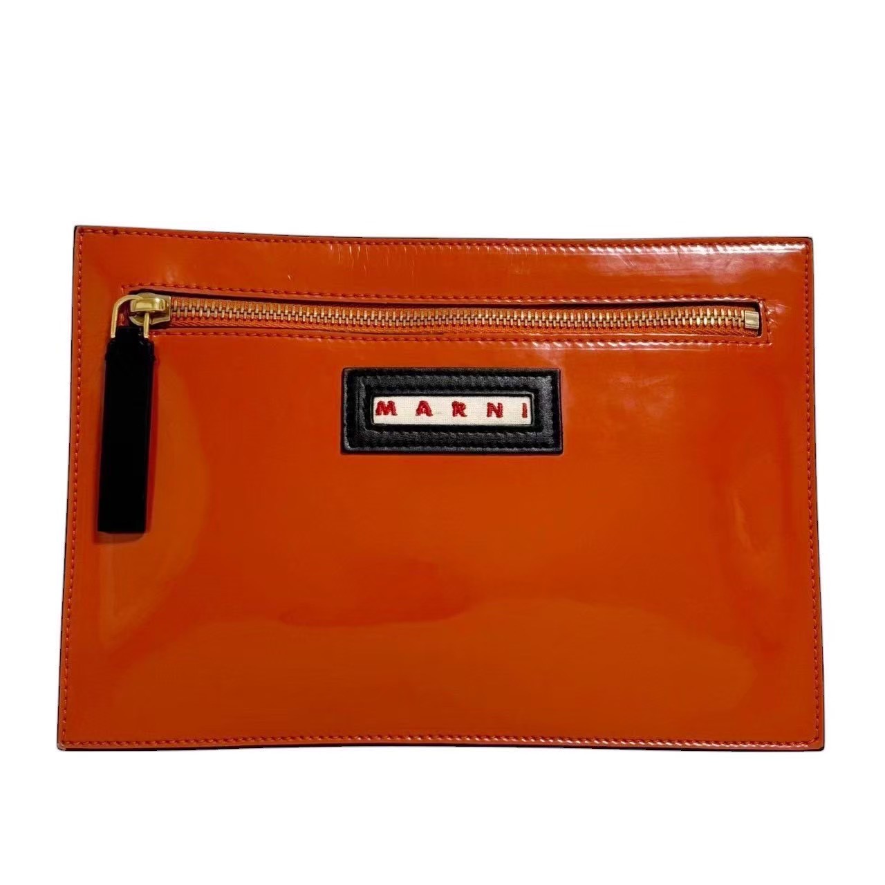 「中古」MARNI マルニ 鞄 かばん クラッチバック オレンジ 黒 ブラック バック おしゃれ ブランド 希少 個性的 レディース エナメル レザー ファスナー