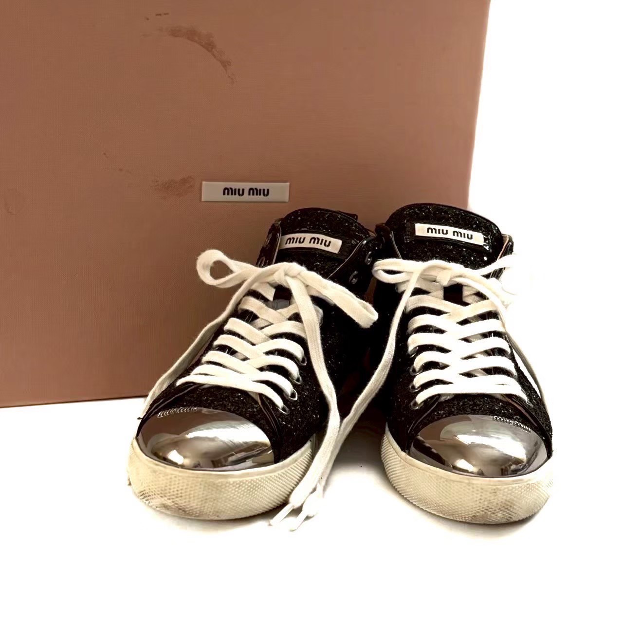 ［中古］miumiu ミュウミュウ ハイカットスニーカー 黒 黒いこと グリッター スニーカー ラメ キラキラ 5T9555 レディース 大きさ36 23糎