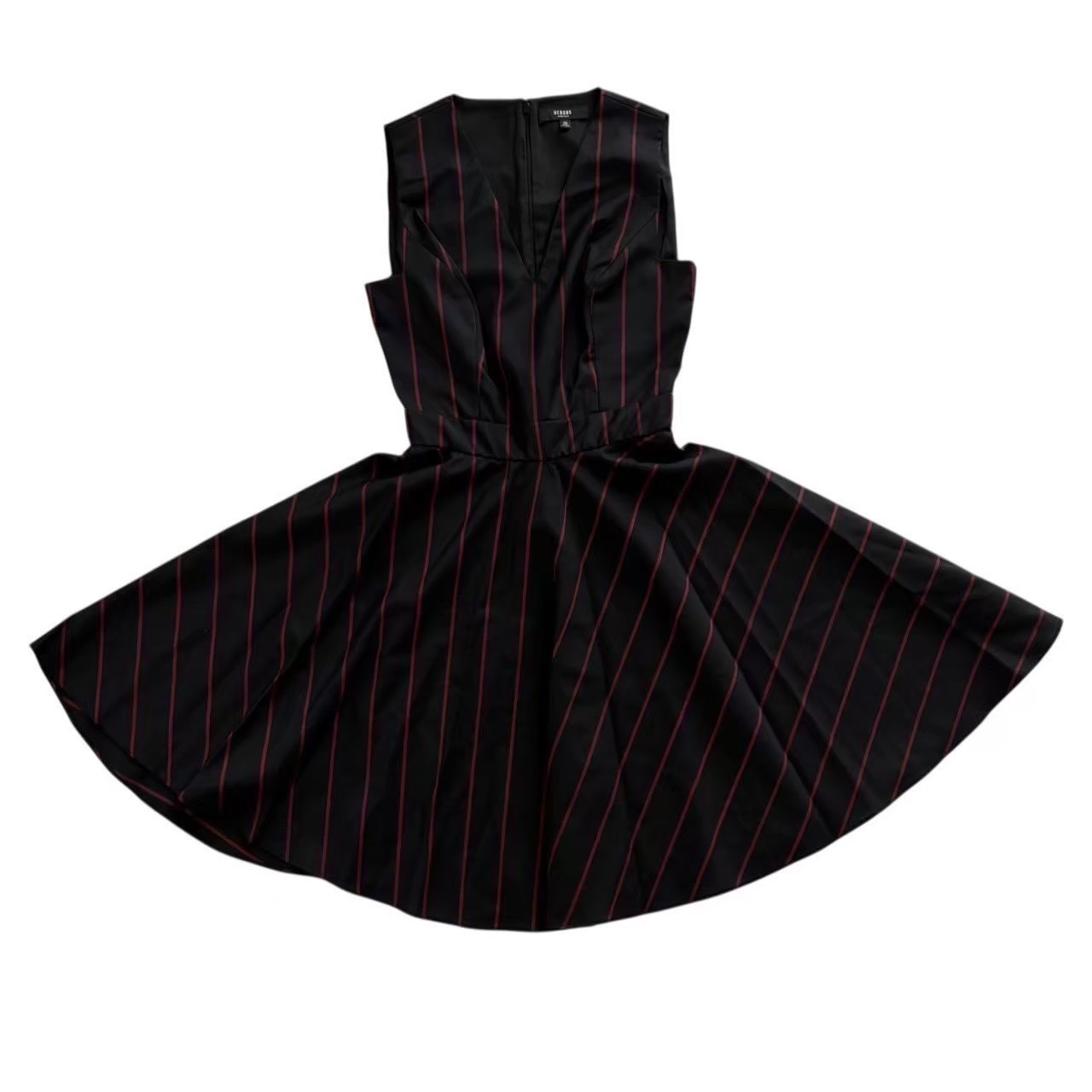 ［中古］Versace ヴェルサーチ ノースリーブ衣装 黒 赤 黒いこと 赤いこと 間借り人 ノースリーブ 衣装 レディース 大きさ36 XXS大きさ