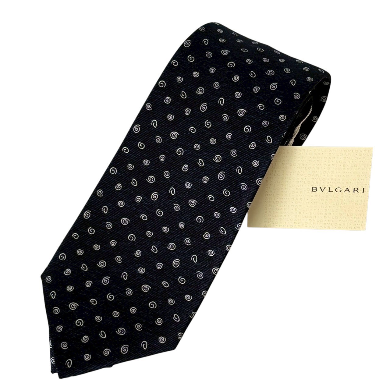 ［中古未使用］BVLGARI ブルガリ ネクタイ 箱入り 渦巻きデザイン 総柄 シルク ネイビー ホワイト メンズ ビジネス フォーマル 高級 ブランドネクタイ イタリア製 スーツコーデ｜総合ブランドリユースClimb
