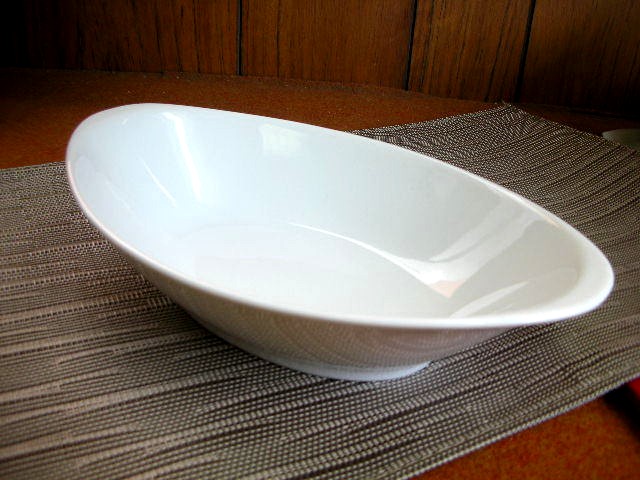 楽天市場】アイボリークリーム９”ランチプレート [美濃焼/日本製/陶磁器/洋食器/三つ切り/深型/角皿/深皿/仕切り皿/カフェ/シンプル/人気/おすすめ /アウトレット] : 食器のキープインタッチ