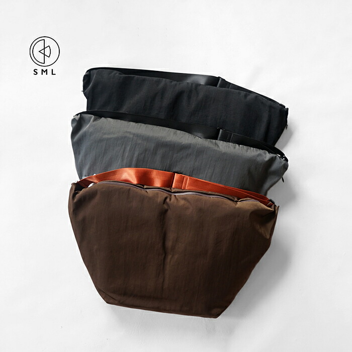 SML エスエムエル STOMACH SHOULDERBAG L ストマックショルダーバッグ Lサイズ K905056 メッセンジャーバッグ ショルダーバッグ メンズ レディース ナイロン 斜め掛け ポケット付き 無地 SALAHシリーズ