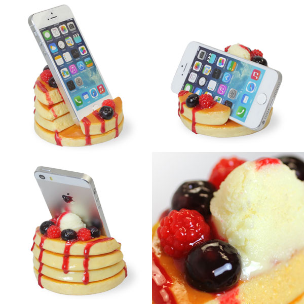 楽天市場 各種スマートフォン対応 食品サンプル スマートフォンスタンド ベリーパンケーキ スマホ スタンド Iphone Iphone5 Iphone6 スマホスタンド ホルダー 雑貨 アクセサリー Hamee ハミィ
